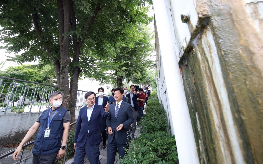 분당 1기 신도시 현장 점검에 나선 김동연 지사
