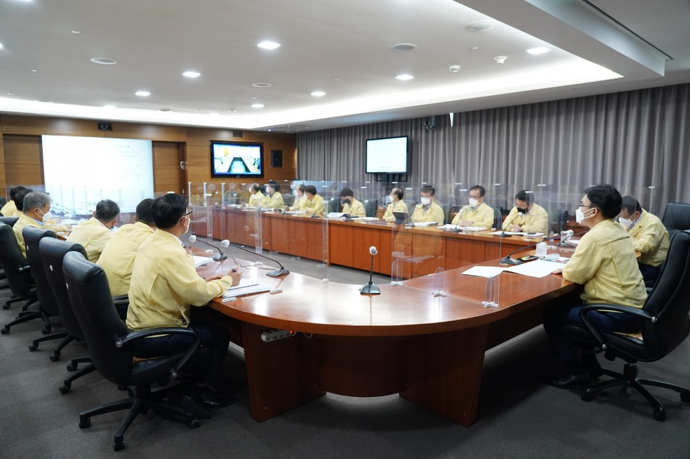 코레일이 4일 태풍 힌남노 북상에 따른 열차안전운행 확보를 위해 나희승 사장 등 전국 소속장 40여명이 참석하는 긴급 영상회의를 열고 대응태세를 점검했다.(사진=코레일)