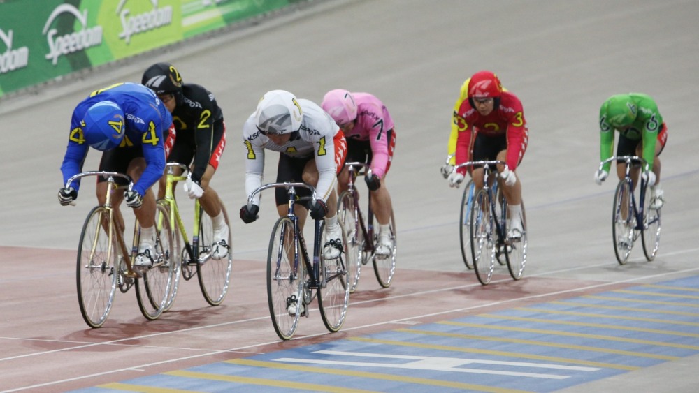광명스피돔에서 선수들이 결승선을 향해 질주하고 있다. (사진=국민체육진흥공단)