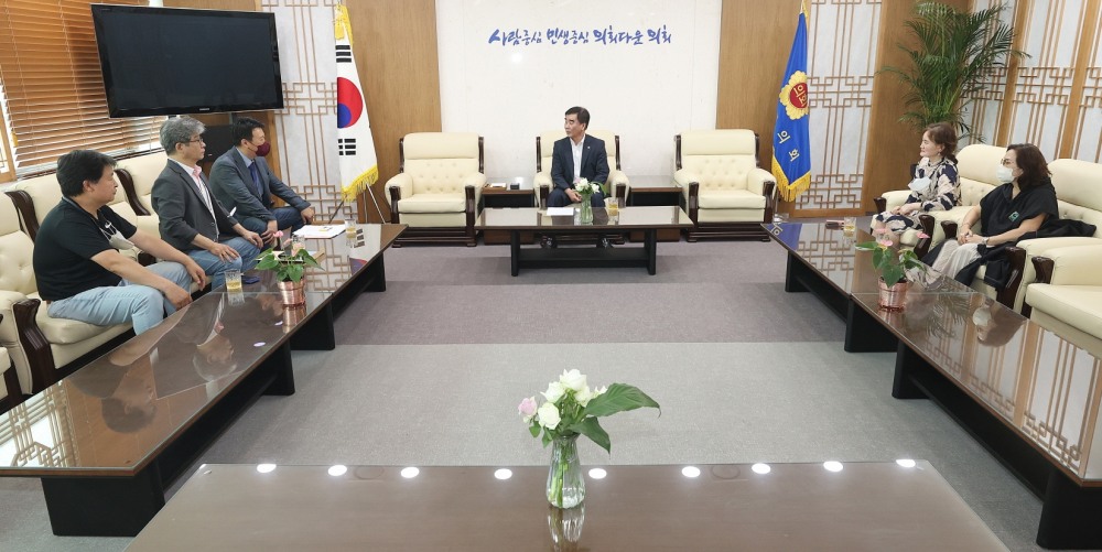 한국미술협회 경기도지회 조운희 지회장과 지회 관계자 접견