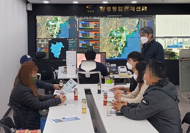 기장군은 10월 26일 정관보건지소 3층 환경통합관제센터에서 악취저감을 위한 소규모 주민참여 첫 간담회를 갖고 있다.(사진제공=부산 기장군)