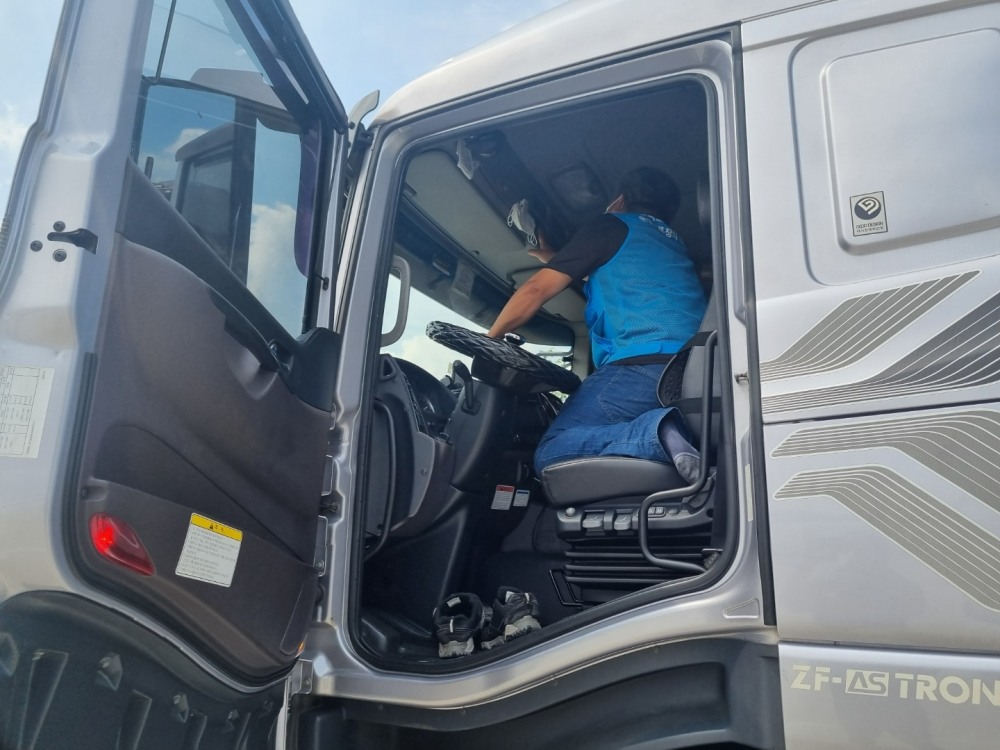 운행기록장치 점검센터에서 운행기록장치(DTG)에 대해 무상점검 받고 있다.(사진=한국교통안전공단)