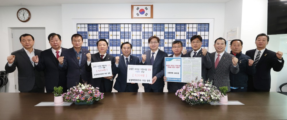 보조금 지원사업 연장 촉구 위한 농업인 서명부 전달