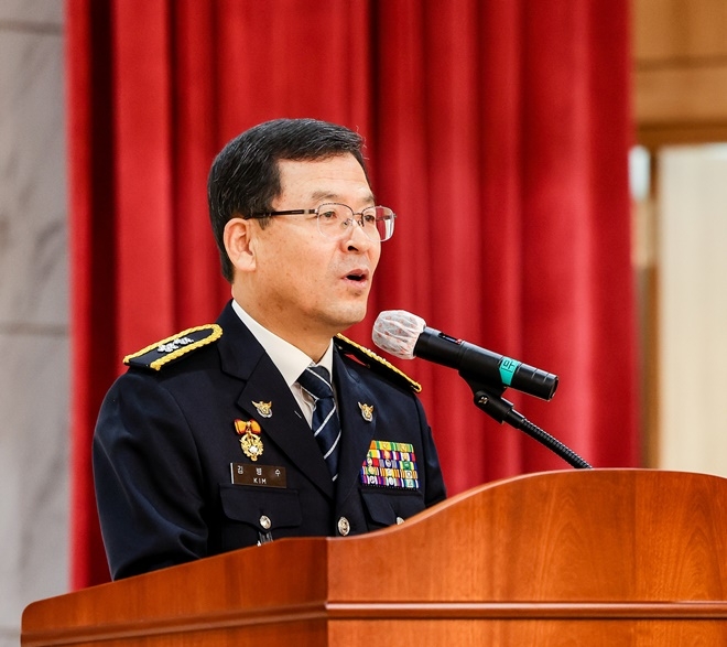 김병수 경남경찰청장이 시무식에서 당부의 말을 전하고 있다.(사진제공=경남경찰청)