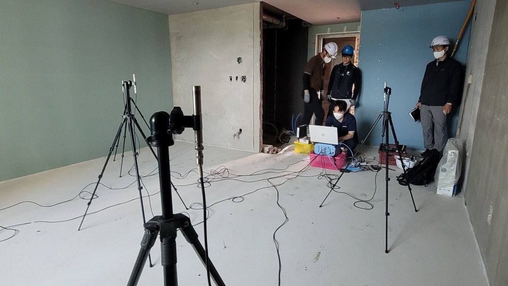 바닥충격음 성능검사 모습.(사진=국토안전관리원)