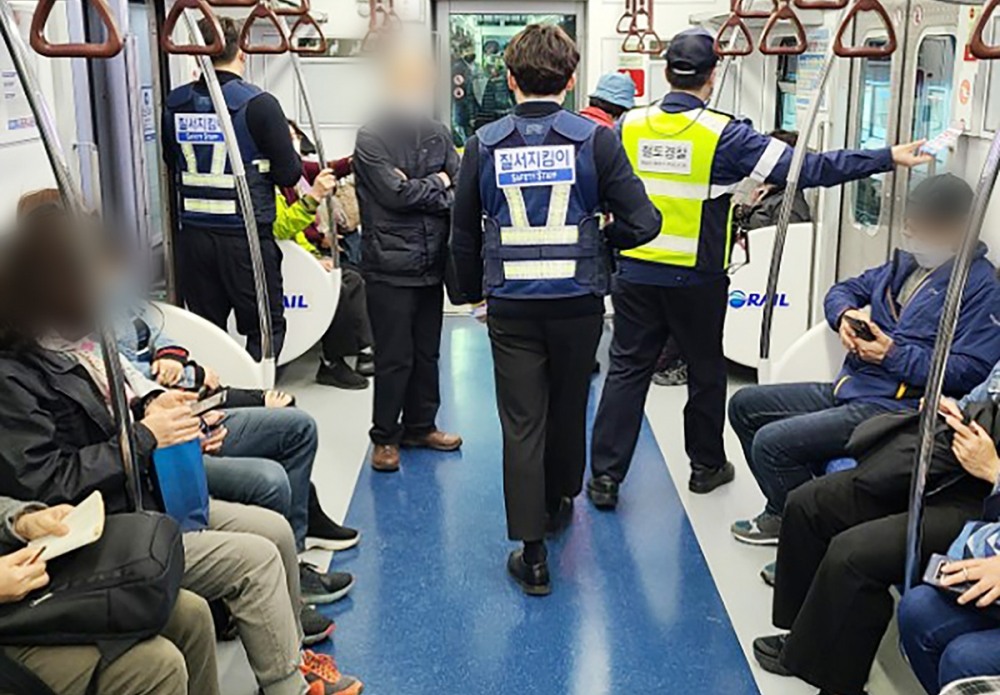 코레일이 국토교통부 철도특별사법경찰대, 광역철도 질서지킴이와 함께 수도권전철 질서지키기 특별단속을 실시한다.(사진=코레일)