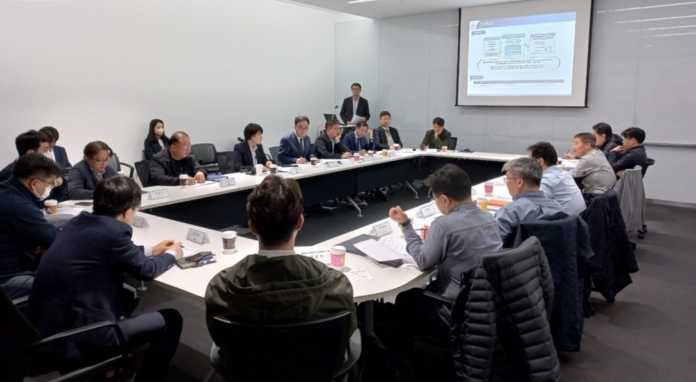 팹리스기업 간담회를 진행하고 있다.