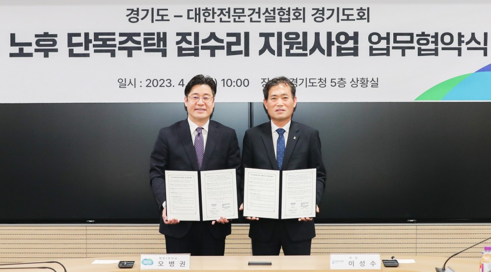 업무협약 체결 후 기념촬영을 하고있다.