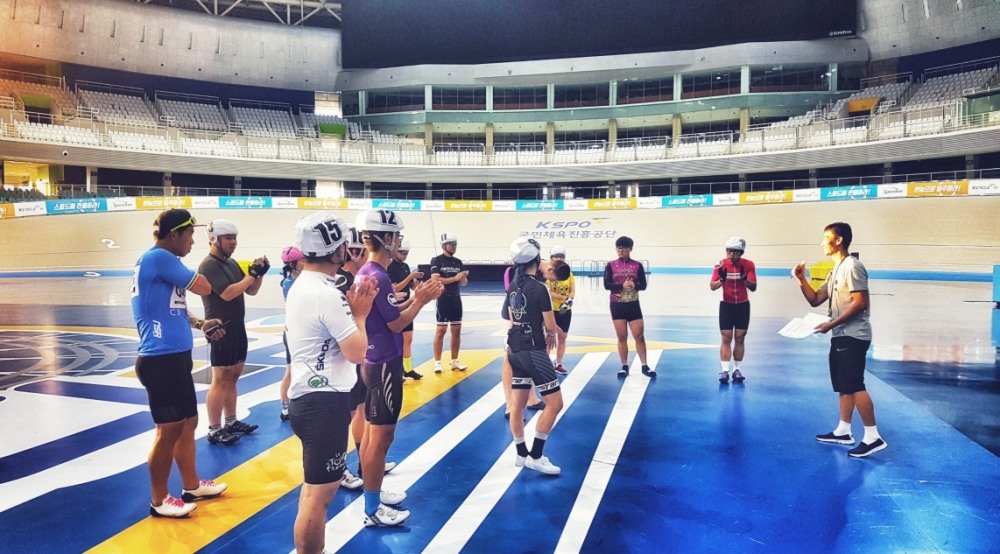 지난해, 광명스피돔 인필드에서 자전거 트랙아카데미 강좌가 진행되고 있다. (사진=국민체육진흥공단)