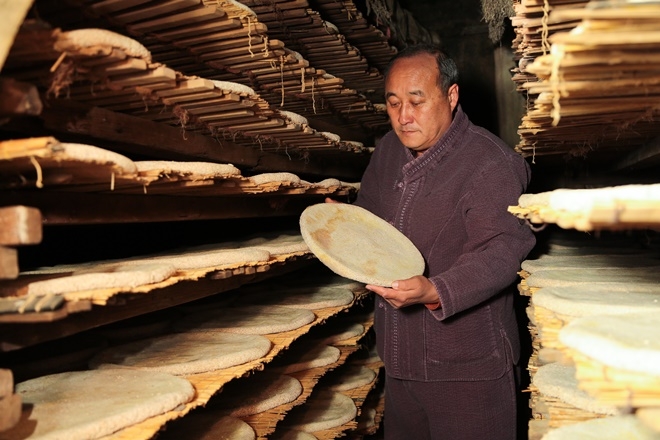 대한민국 식품명인협회장에 선출된 금정산성막걸리 유청길 명인.(제공=부산 금정구)