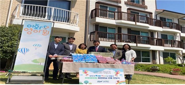 대외협력팀장 서민석, 우리노조위원장 곽지섭, 이화영아원 원장 기세순, 전력거래소 이사장 정동희, 거래소노조위원장 이진우, 대외협력팀과장 노희정(왼쪽부터). (사진=전력거래소)