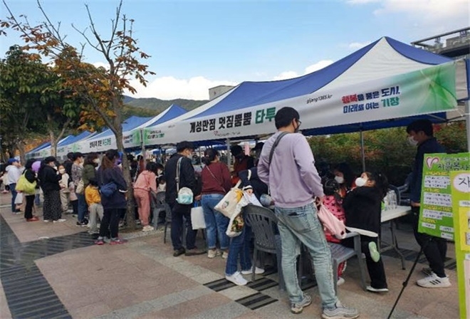 5월 20일과 21일 양일간 기장군 정관읍 중앙공원에서 2023년 상반기 정관 나눔 프리마켓를 개최한다(사진은 지난해 하반기 개최모습).(제공=부산 기장군)