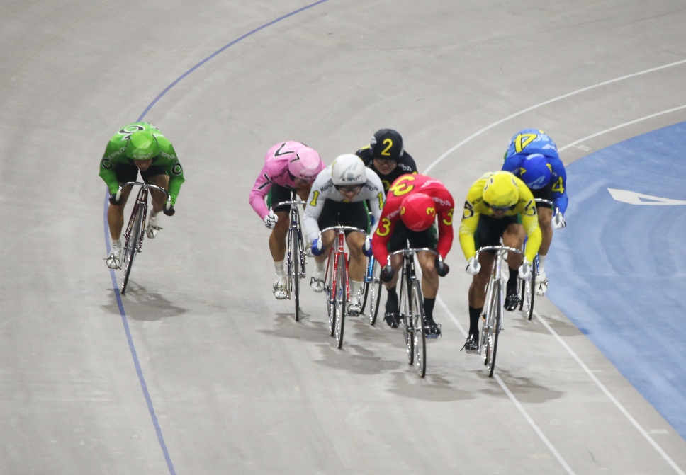 광명스피돔에서 열린 경주에서 선수들이 결승선을 앞두고 경합을 벌이고 있다. (사진=국민체육진흥공단)