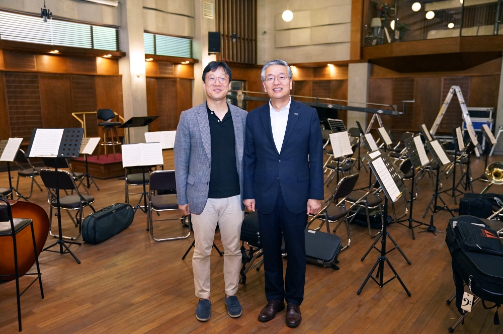 김종호 기술보증기금 이사장(사진 오른쪽)과 김동래 (주)래몽래인 대표이사. 사진=기술보증기금