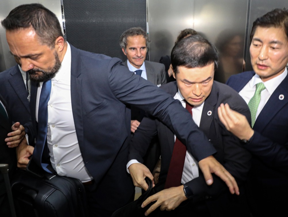 이동하는 IAEA 사무총장.(사진=연합뉴스)