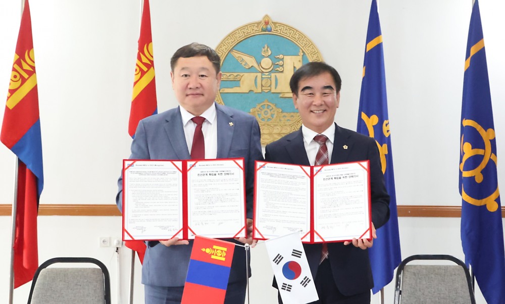 MOU 갱신 체결 후 기념촬영을 하고있다.