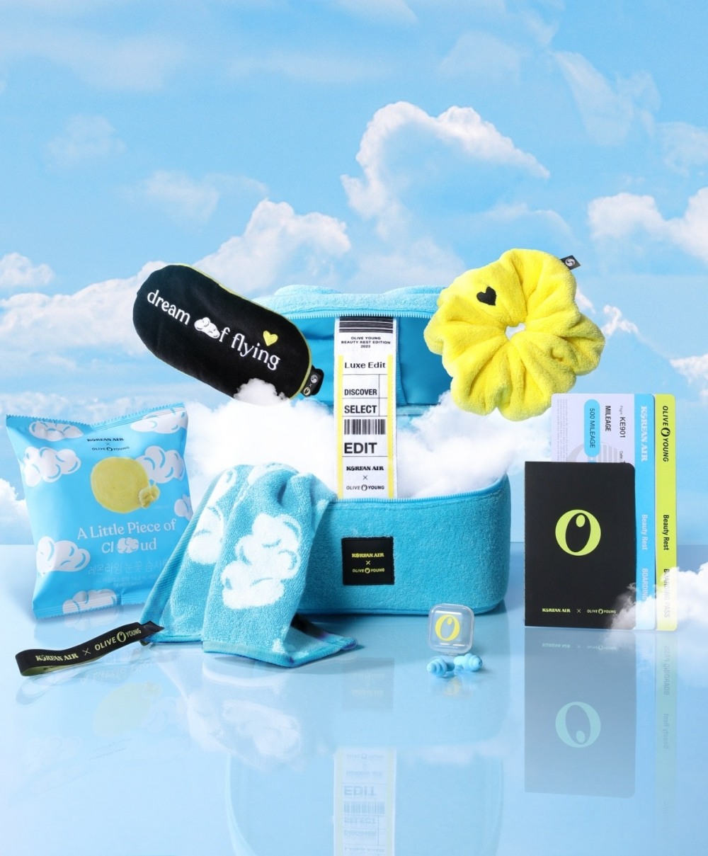 대한항공과 CJ올리브영이 협업해 제작한 여행 파우치 ‘뷰티 레스트 에디션(Beauty Rest Edition)’.(사진=대한항공)
