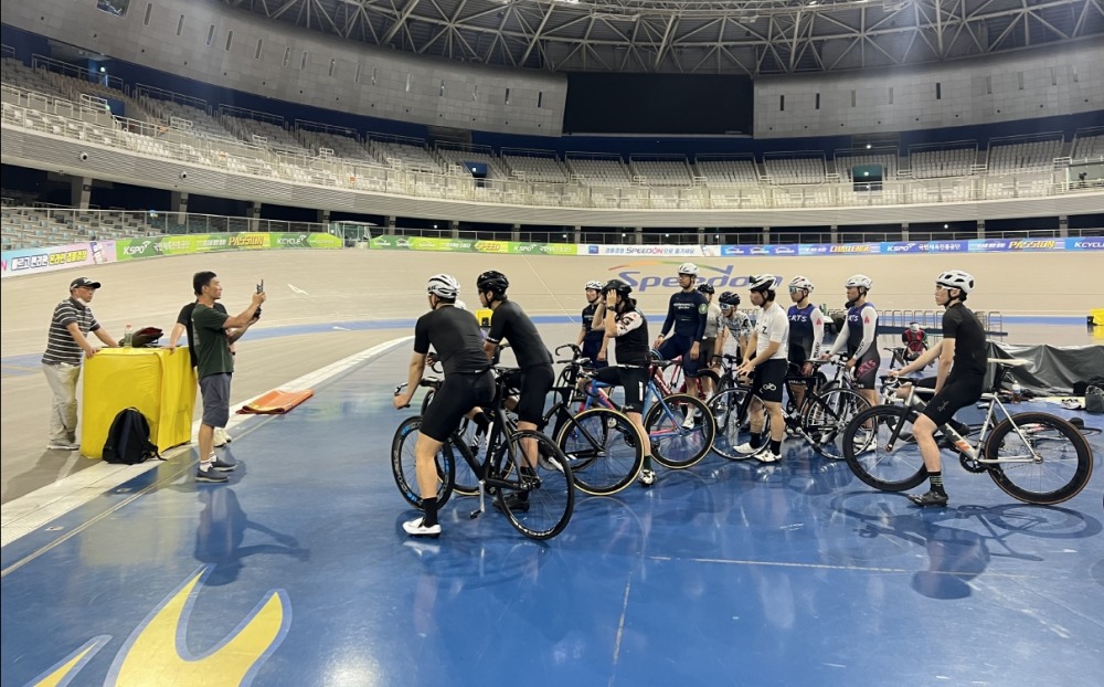 광명스피돔에서 자전거 트랙아카데미 강좌가 진행되고 있다. (사진=국민체육진흥공단)