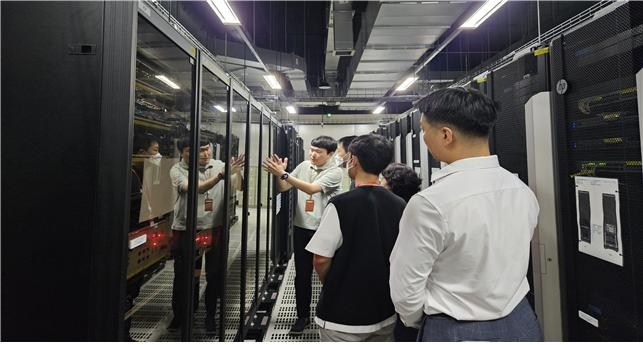 시민참여혁신단 공공데이터 현장(원데이터 취득 전산실) .(사진=전력거래소)