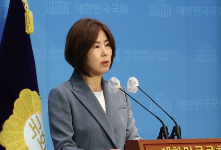 국민의힘 김미애 의원이 지난 7월 17일 국회 소통관에서 '가을이 사건 공범에 대해 공동정범 처벌 촉구' 관련 기자회견을 하고 있다. (사진=연합뉴스)