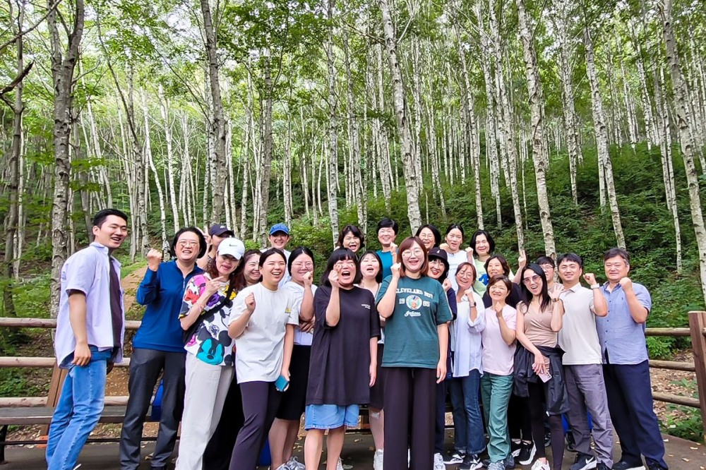 자작나무 숲 기념촬영.(사진=한국교통안전공단)