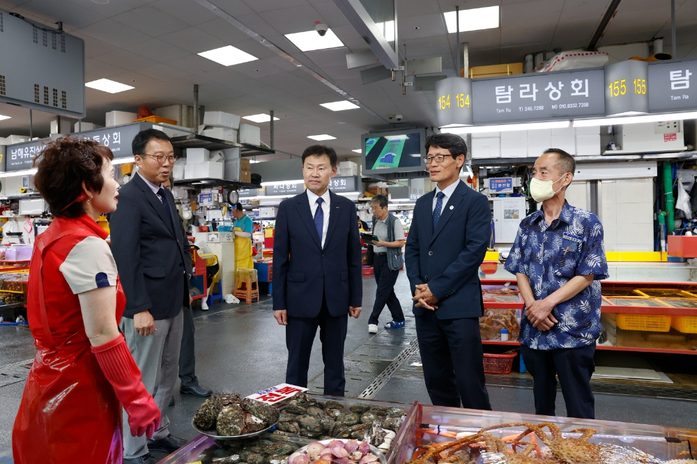 이종배 기술보증기금 전무이사(왼쪽 세번째)와 윤종호 부산지방해양수산청장(왼쪽 네번째). 사진=기술보증기금