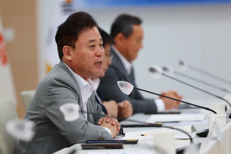 지난 9월 11일 광주광역시청 중회의실에서 열린 더불어민주당-광주광역시 예산정책협의회에서 송갑석 의원이 발언하고 있다. (사진=연합뉴스)