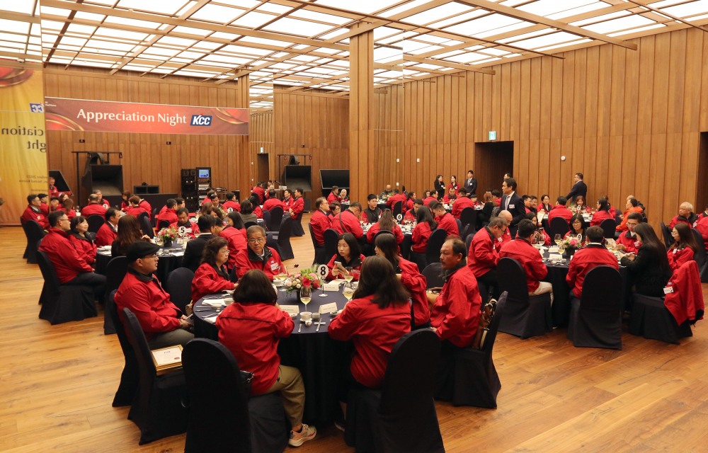 KCC 말레이시아 법인 주요 파트너사 대표 및 KCC 관계자들이 만찬 및 워크샵을 진행하고 있다.(사진=KCC)