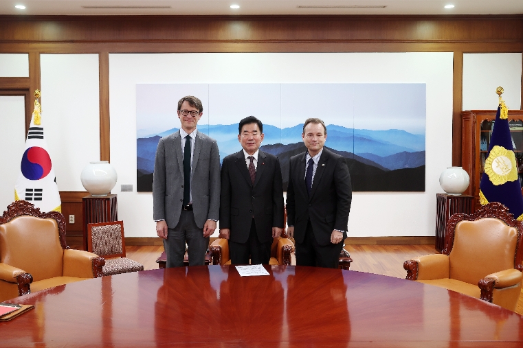 김진표 의장, 신임 주한 베르투 프랑스 대사 및 슈미트 독일 대사 접견