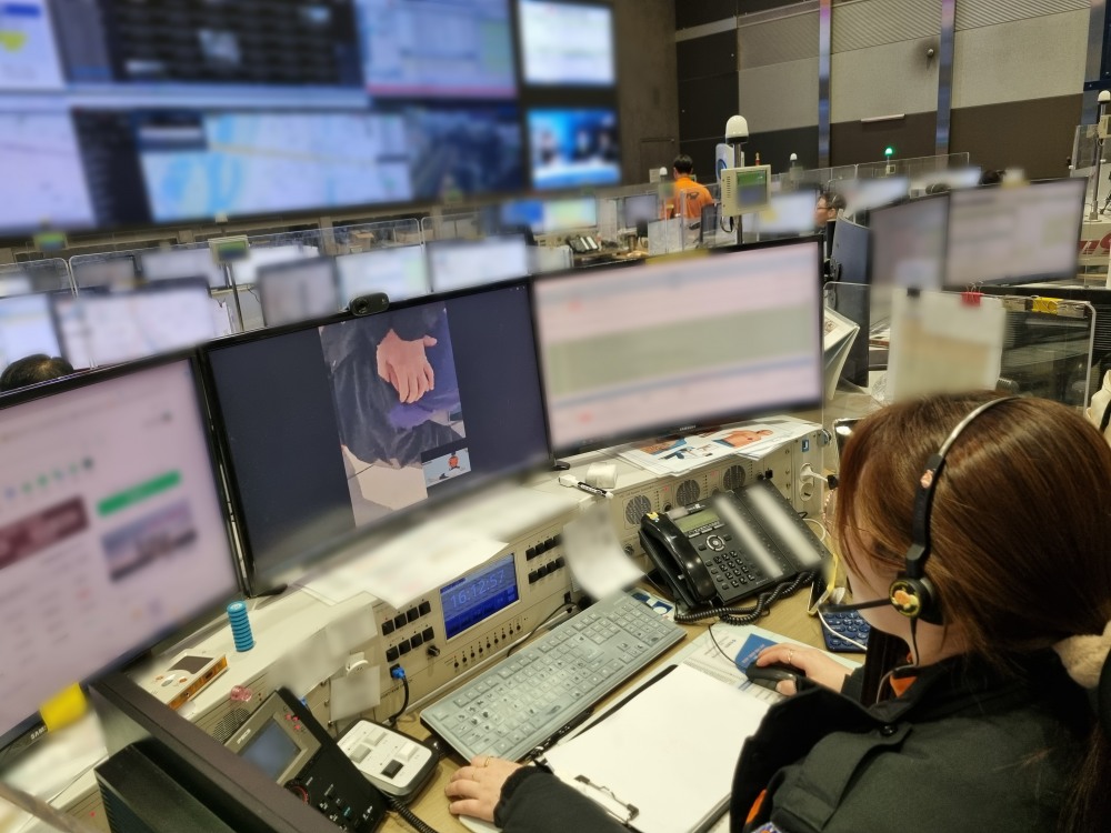 영상통화 응급처치 지도모습.(제공=부산소방재난본부)