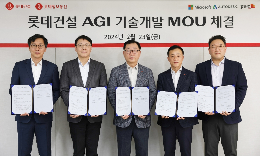 (왼쪽부터) 오토데스크코리아 오찬주 전무, PwC컨설팅 문홍기 대표이사, 롯데건설 박현철 부회장, 롯데정보통신 고두영 대표이사, 한국마이크로소프트 조원우 대표이사.(사진=롯데건설)