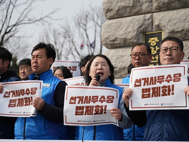 기자회견에서 대표자 발언을 하고 있는 석현정 공노총 위원장.(제공=공노총)