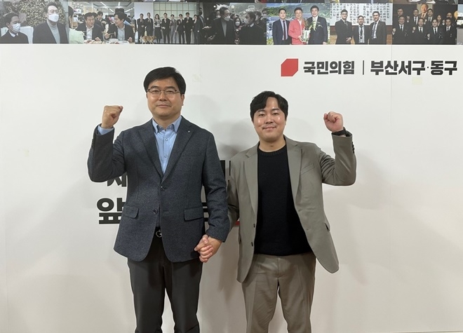 이영풍 예비후보가 김인규 예비후보(사진우측) 지지를 선언하고 함께 필승을 다지고 있다.(제공=김인규 예비후보 캠프)
