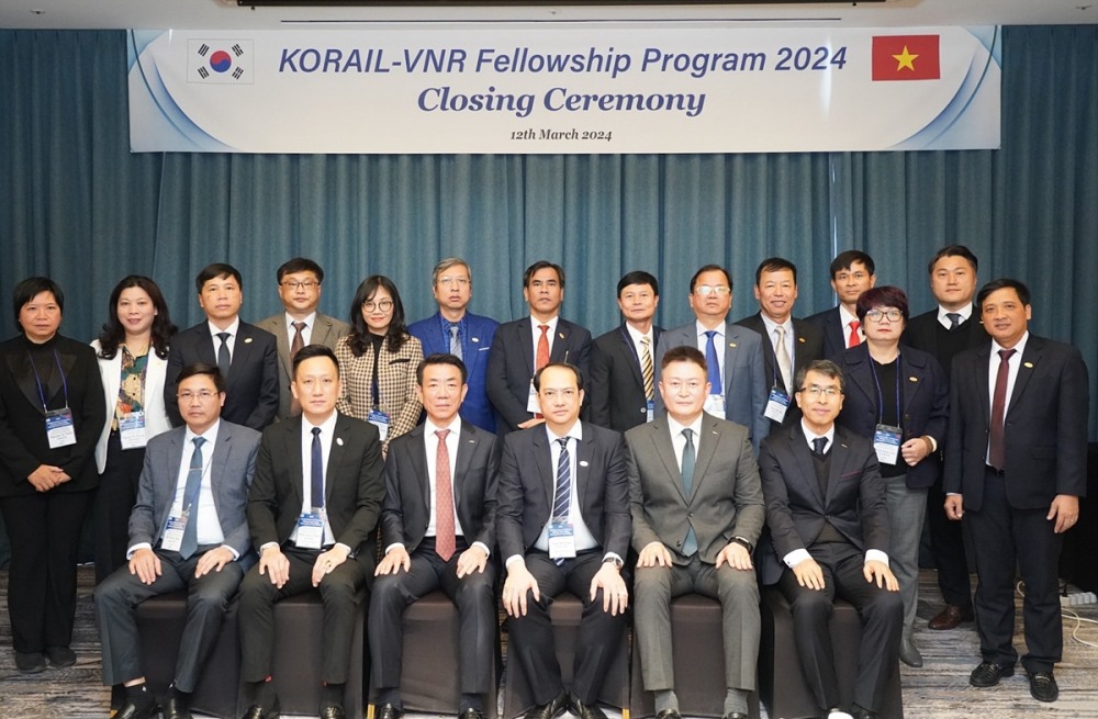 코레일이 12일 오전 용산 드래곤시티호텔에서 ‘제3차 베트남철도 궤도분야 안전관리 역량강화 초청연수’ 수료식을 가졌다.(사진=코레일)