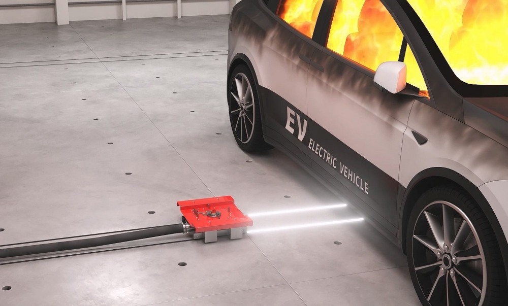 DL이앤씨가 중소기업 탱크테크와 함께 세계 최초로 개발한 ‘건물용 전기차 화재진압 시스템’ 작동 모습.(사진=DL이앤씨)