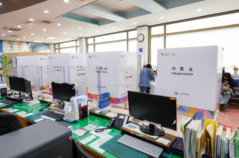 22대 총선 투표율 오후 1시 현재 53.4%…지난 총선보다 3.7%p↑