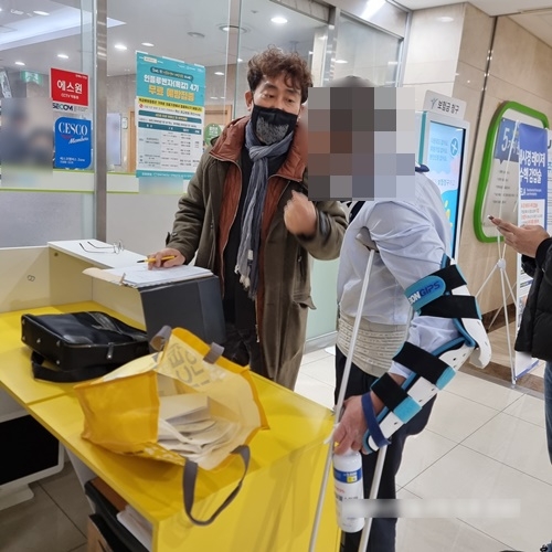 B씨 구속영장집행(2024년 1월 서울 관악구 OO병원).(제공=부산경찰청)