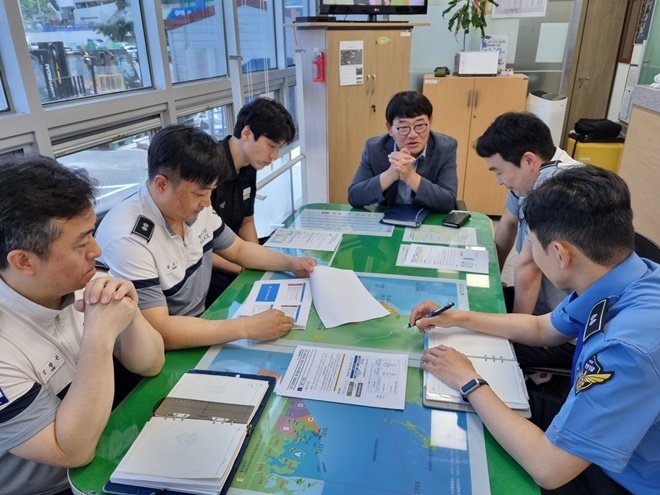 울산해경 기장파출소에서 청렴소통반 교육을 진행하고 있다.(사진제공=울산해양경찰서)