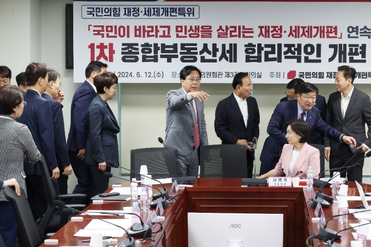 국민의힘 송언석 (앞 가운데 왼쪽) 특위 위원장 (사진=연합뉴스)