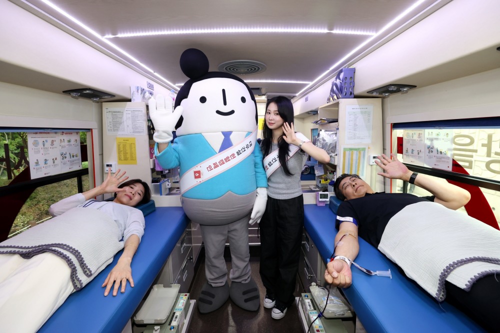 대우건설 임직원이 헌혈 캠페인에 참여하고 있다.(사진=대우건설)