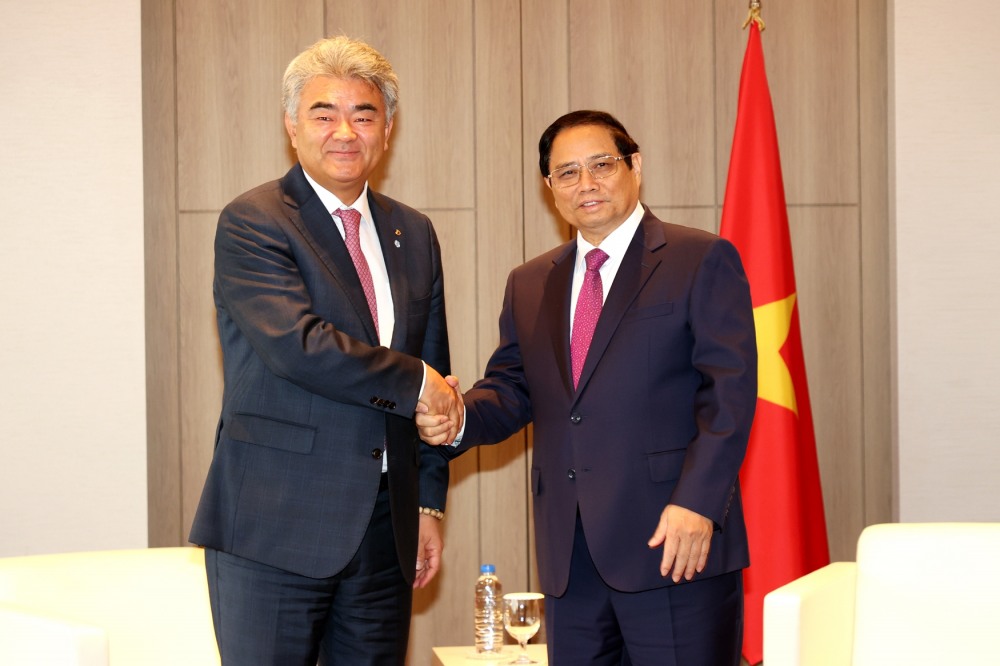 대우건설 정원주 회장(왼쪽)이 7월 3일 소공동 롯데호텔에서 베트남 판 민 찐 총리를 예방했다.(사진=대우건설)