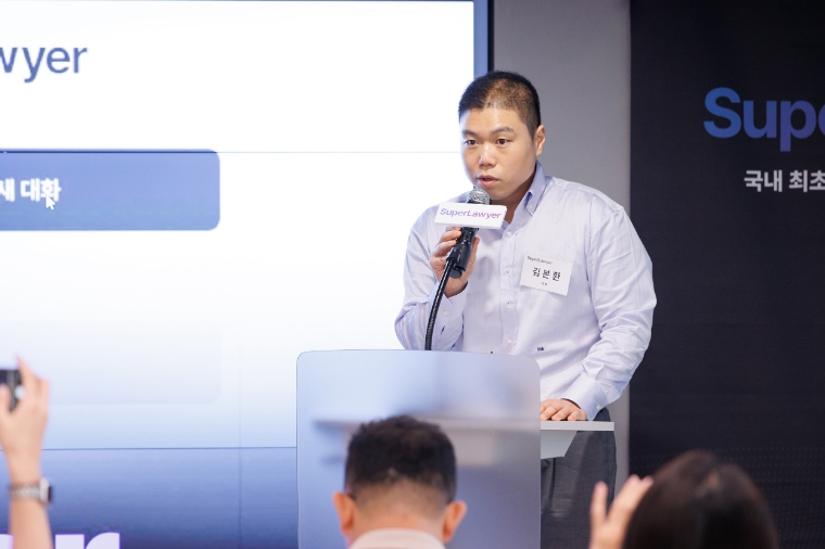 7월 9일 역삼동 드리움 포레스트홀에서 개최된 로앤컴퍼니 기자간담회에서 김본환 대표가 인사말을 하고 있다. 사진=로앤컴퍼니