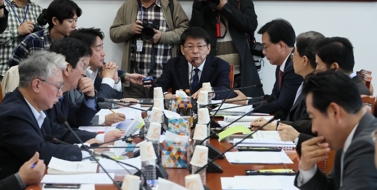 서삼석 (가운데) 국회의원 (사진=연합뉴스)