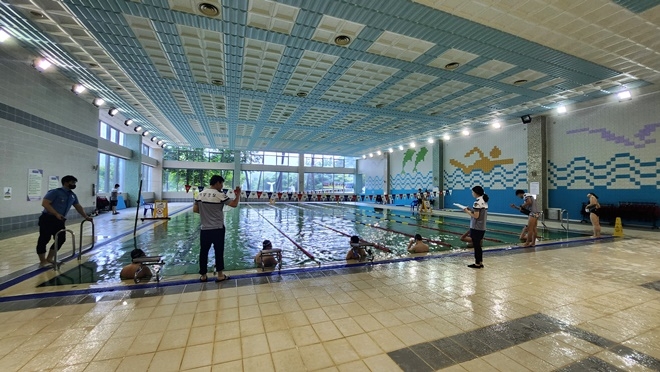 울산해양경찰서 경찰관 대상 구조역량(수영)평가를 진행하고 있다.(사진제공=울산해경)