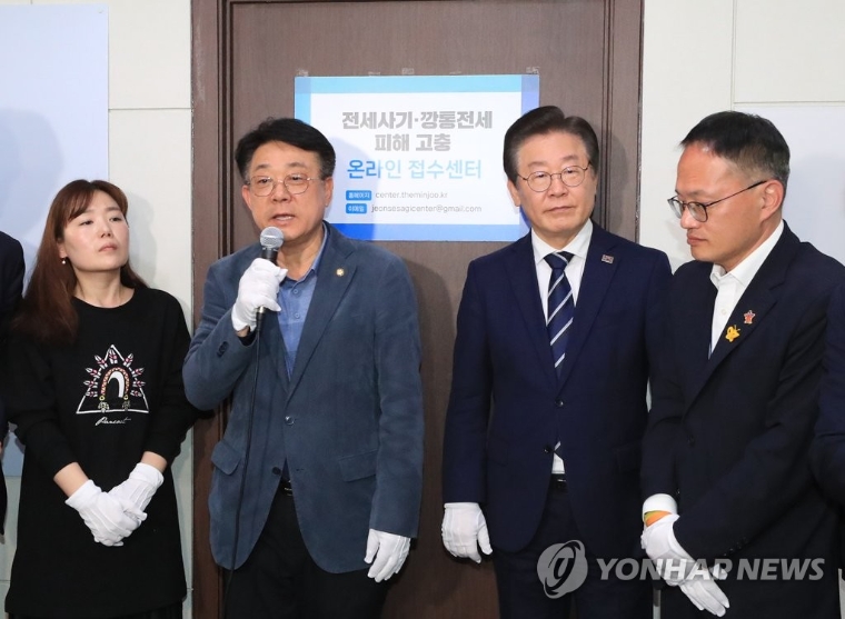 허종식 (왼쪽 두번째) 국회의원 (사진=연합뉴스)