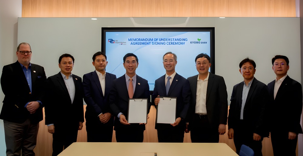 이석기 교보증권 대표이사(오른쪽에서 네 번째), Winston Quek SBI디지털마켓츠 대표이사(왼쪽에서 네 번째). 사진=교보증권