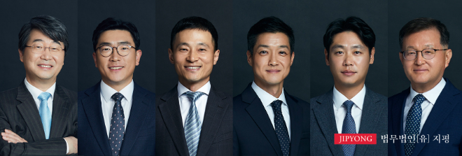 (좌측부터) 법무법인 지평 김지형 대표변호사, 권영환, 김용문, 심요섭, 이시원 변호사, 전운배 고문. 사진=법무법인 지평