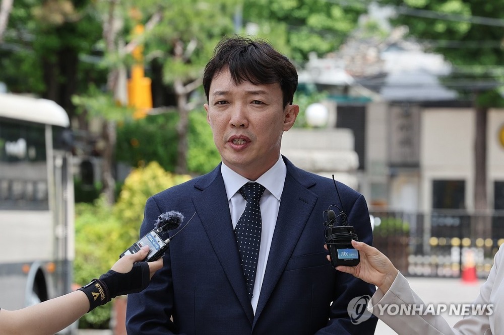 탄핵 심판 앞서 입장 밝히는 이정섭 검사.(사진=연합뉴스)