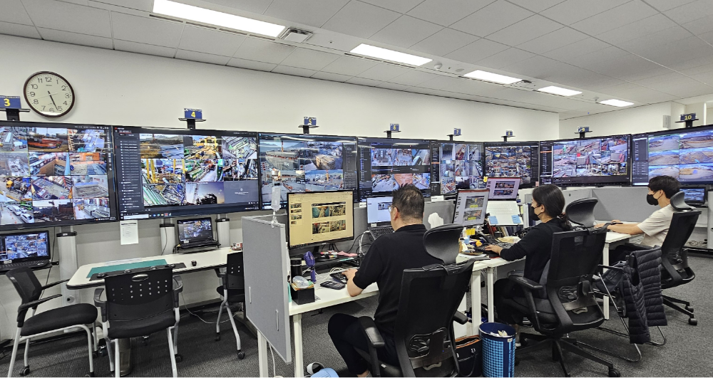 DL이앤씨 본사에 마련된 현장 CCTV 통합관제센터.(사진=DL이앤씨)
