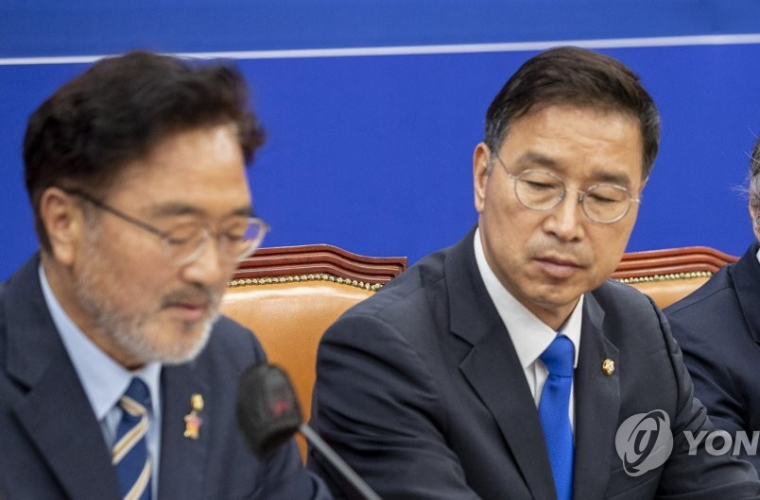 위성곤 (오른쪽) 국회의원 (사진=연합뉴스)